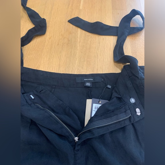 Vero Moda High waisted, paper bag shorts, Ladies size L. - Picture 5 of 8